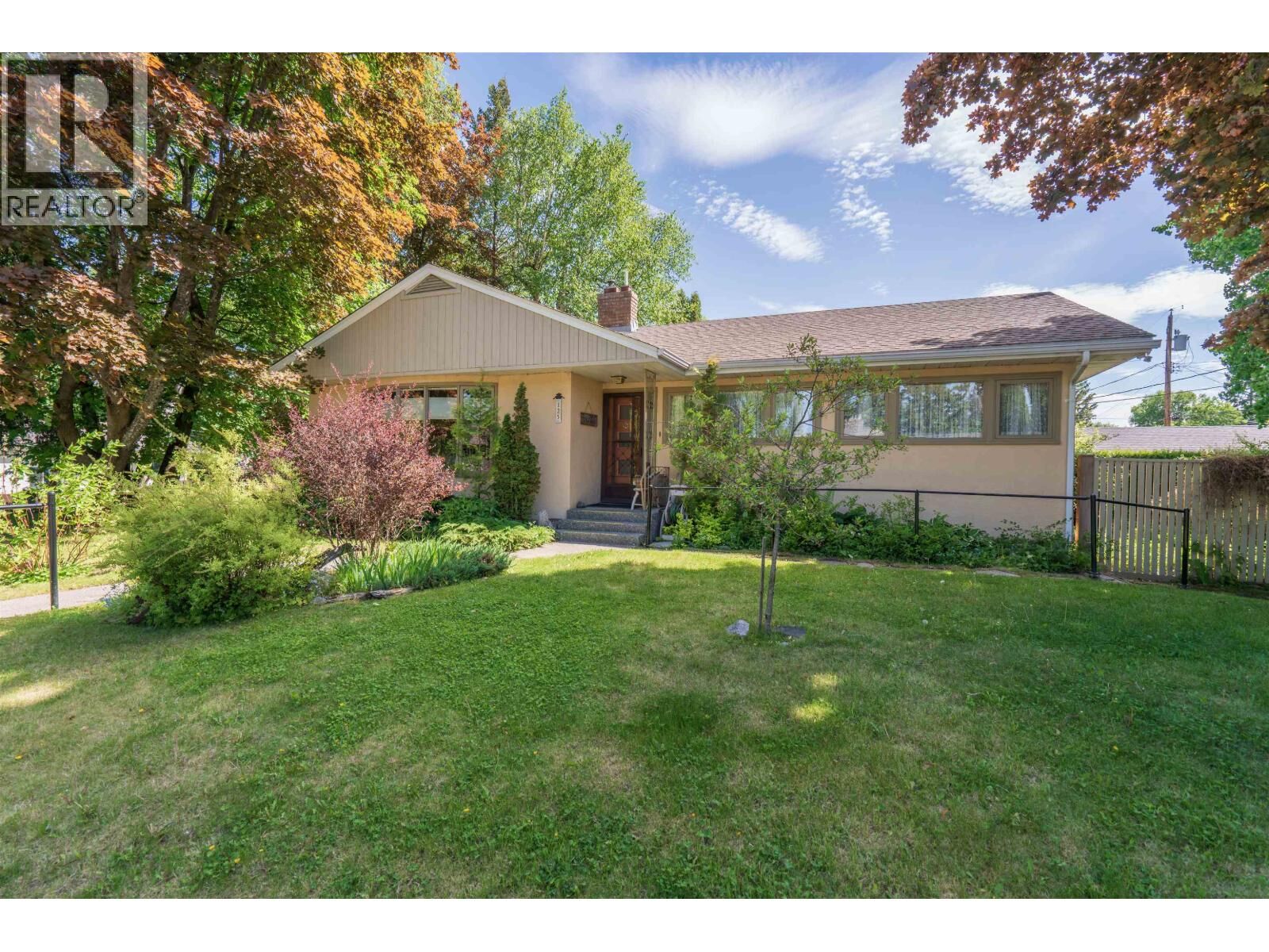 Property Photo:  125 15th Avenue  BC V2L 3W3 