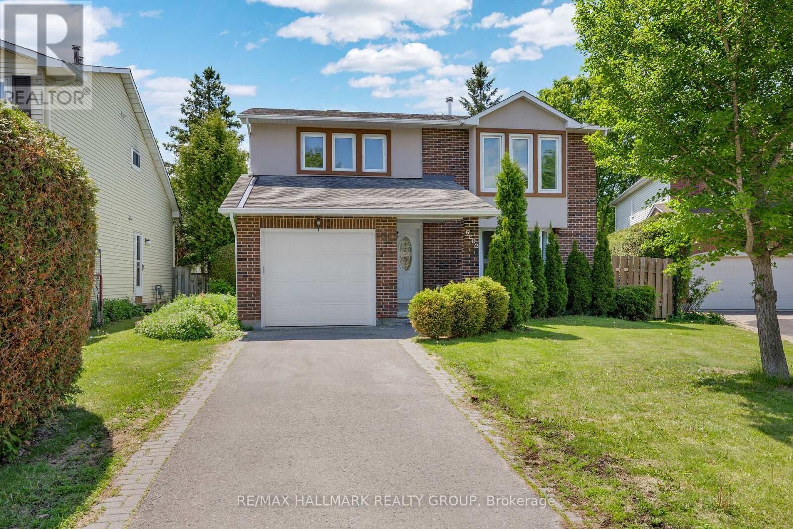 Property Photo:  6202 Ravine Way  ON K1C 2W4 