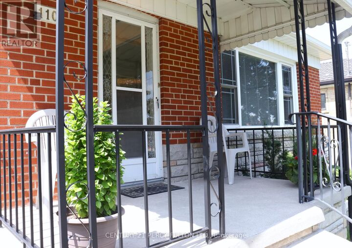Property Photo:  110 Gilroy Drive  ON M1P 2A1 