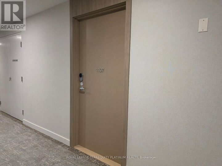 Photo de la propriété:  5 Quarrington Lane 1107  ON M3C 0S5 