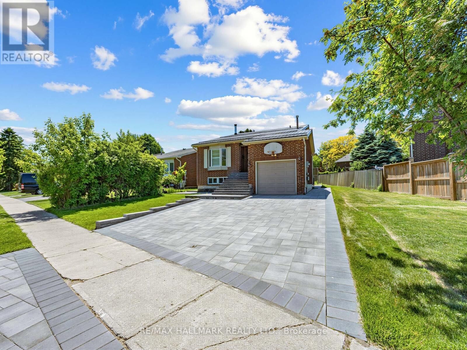Property Photo:  230 Sheffield Street  ON L3Y 5X6 