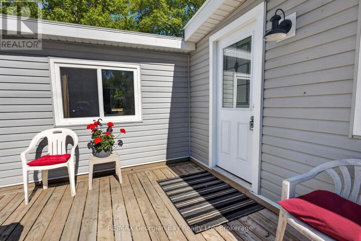 Property Photo:  24 Lakeshore Road  ON L4R 0B8 