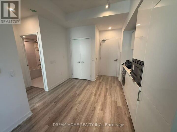 Property Photo:  238 Simcoe Street 702  ON M5T 0E2 