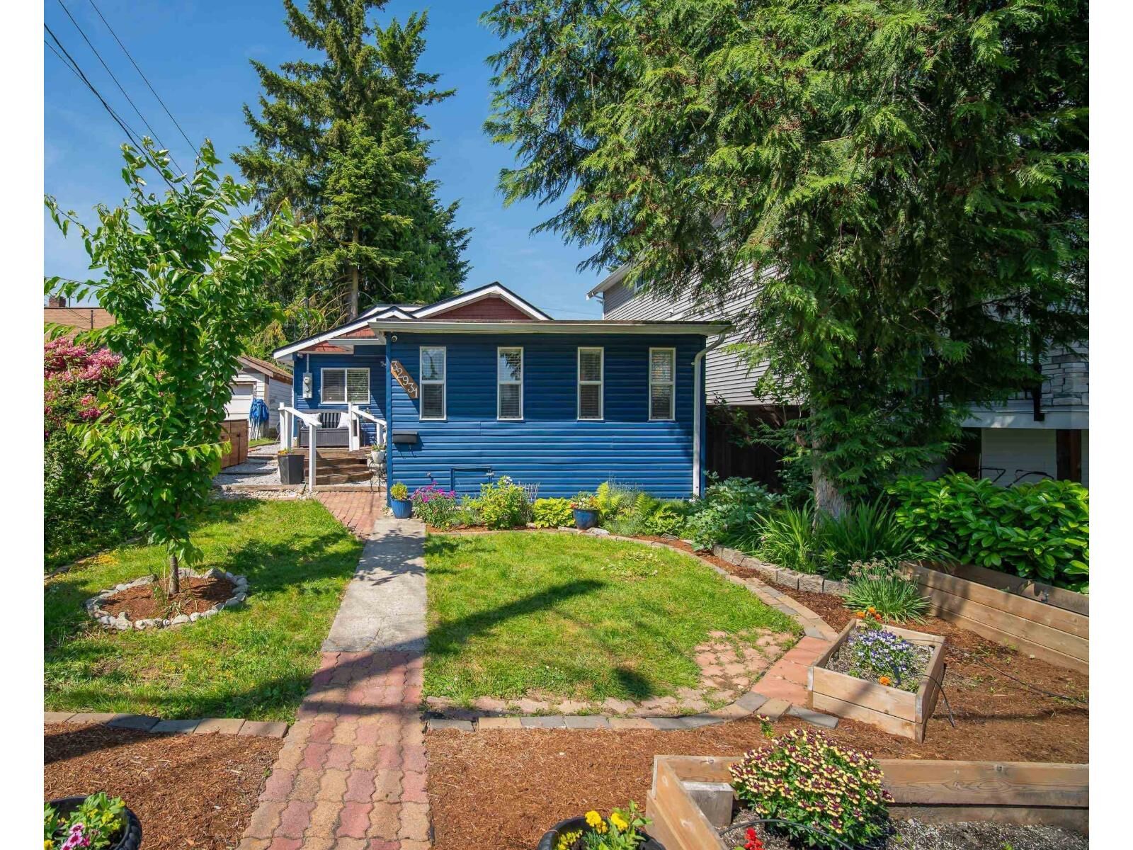Property Photo:  32931 1 Avenue  BC V2V 1E9 