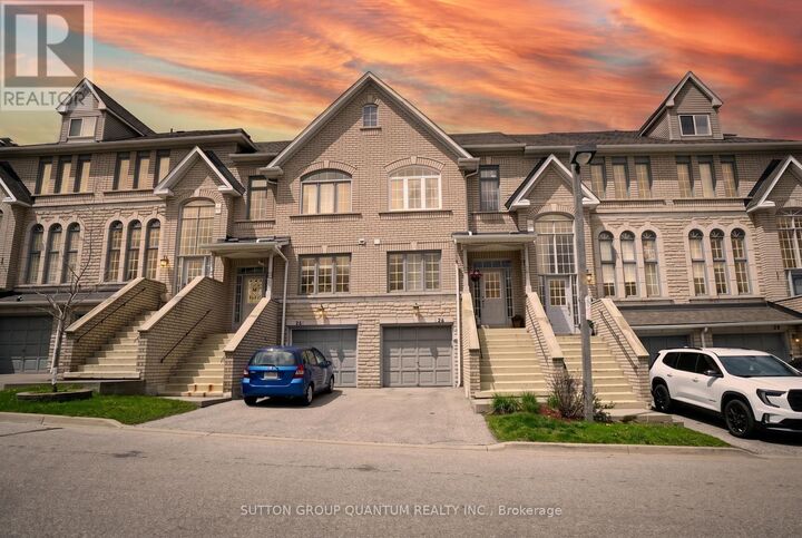 Property Photo:  5525 Palmerston Crescent 26  ON L5M 5Z8 