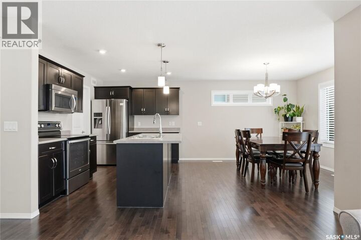 Property Photo:  366 Kolynchuk Manor  SK S7T 0W4 