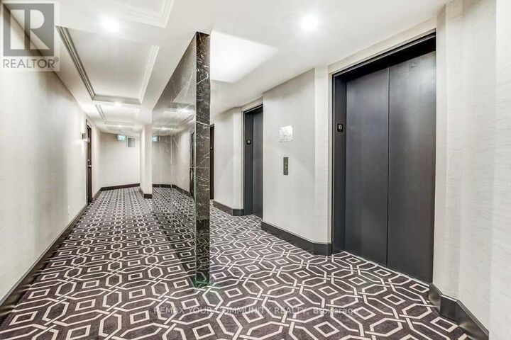 Property Photo:  33 University Avenue 1504  ON M5J 2S7 