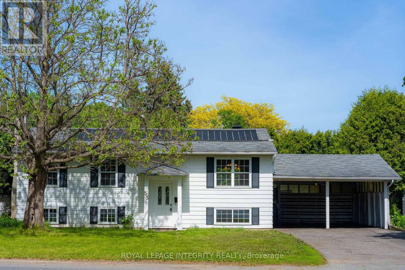 Property Photo:  53 Overlake Drive  ON K2E 5V4 