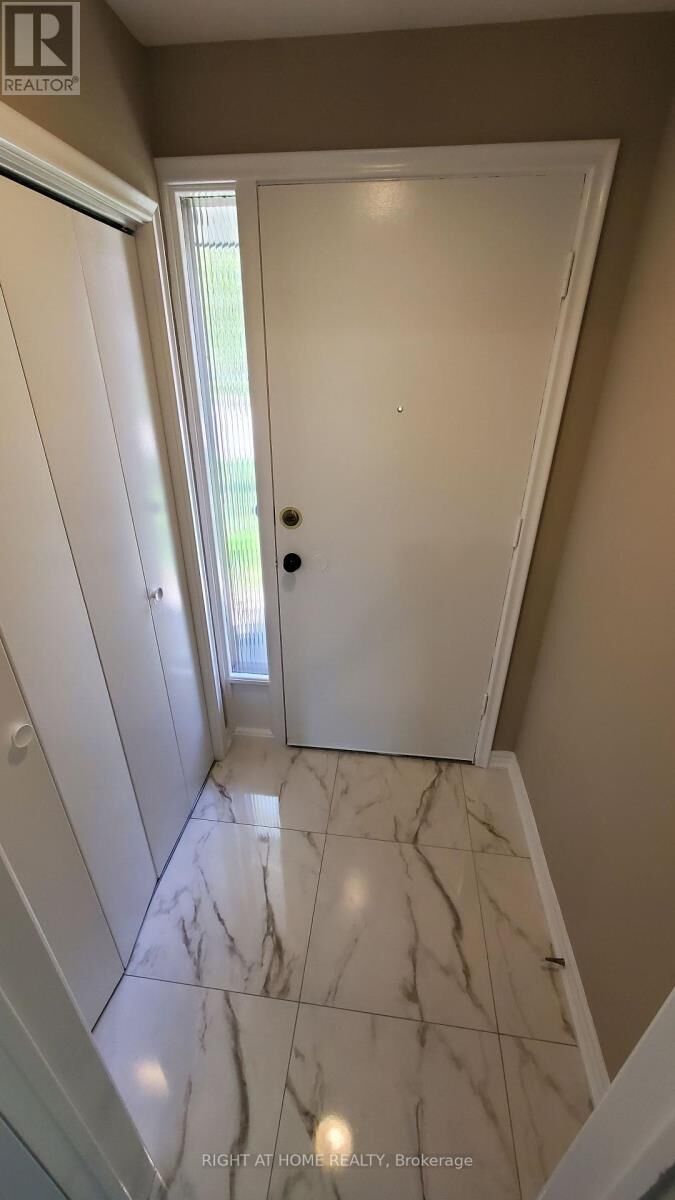 Property Photo:  169 Yorkview Drive 1  ON M2R 1K2 