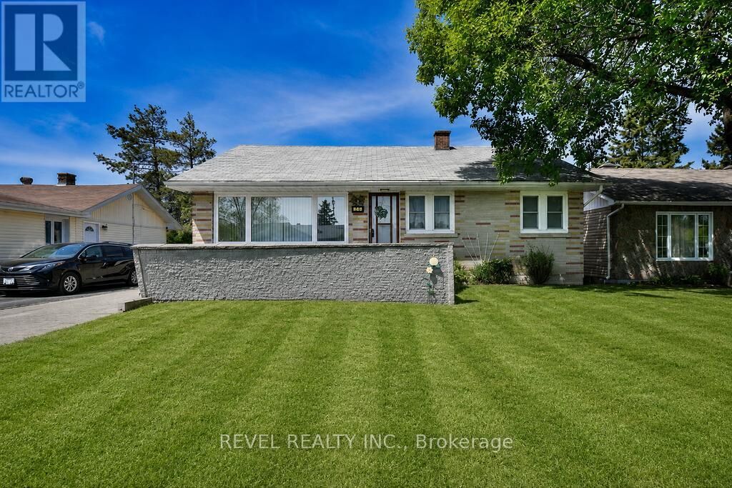 Property Photo:  711 Eyre Boulevard  ON P4N 4Z3 