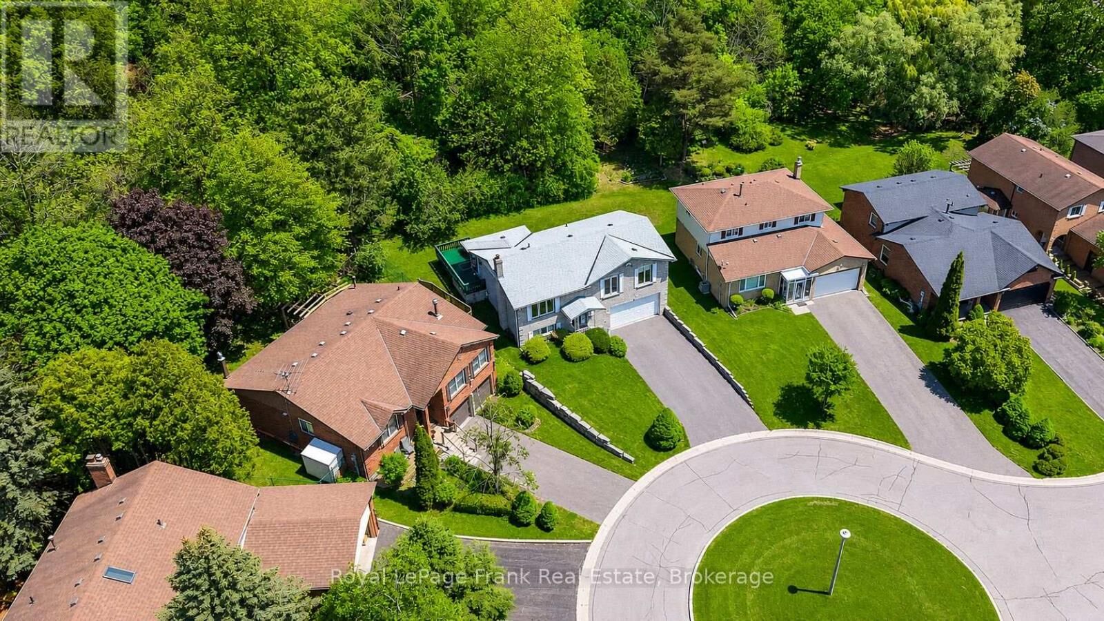 Property Photo:  311 Cumberland Court  ON L1H 8E7 
