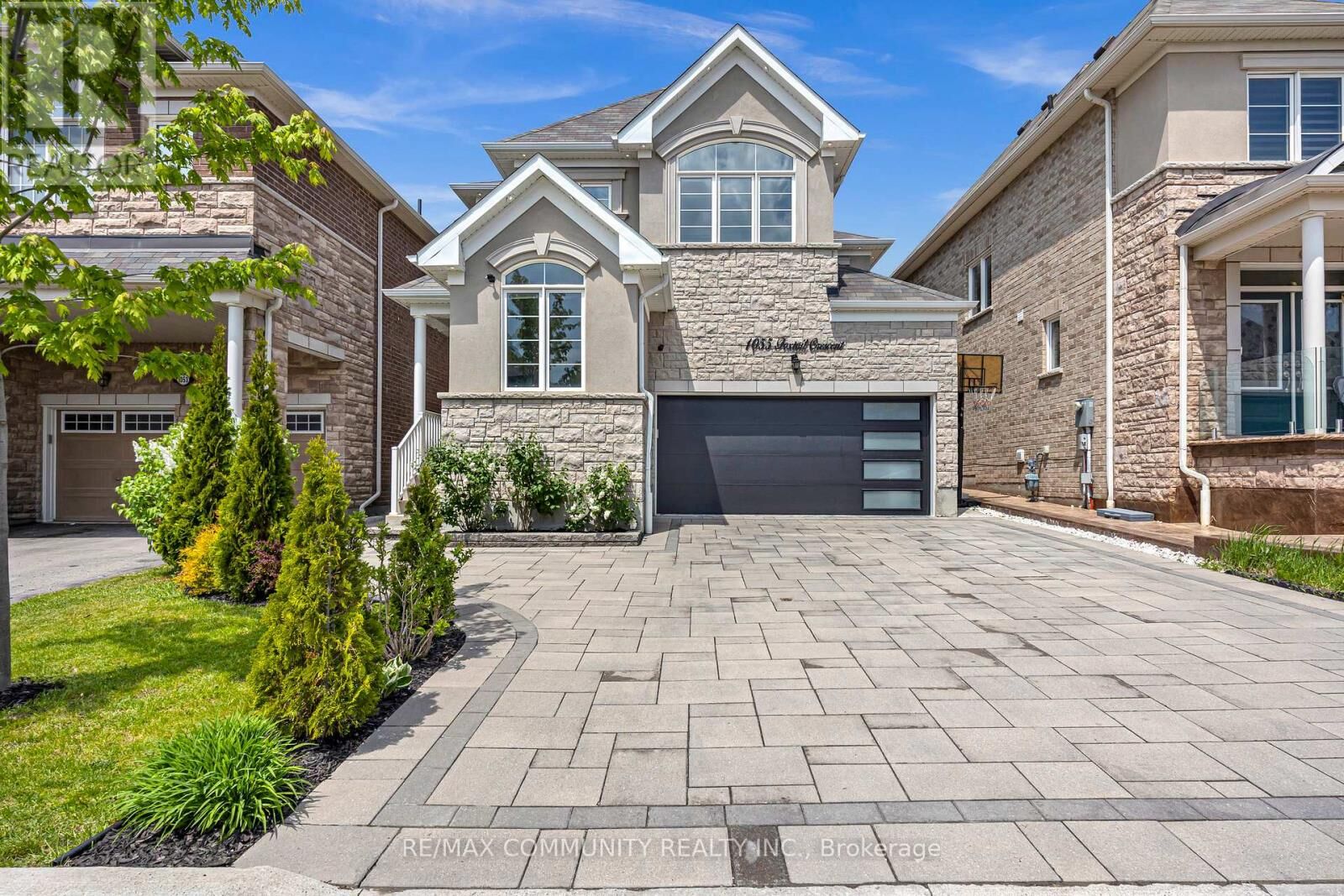 Property Photo:  1055 Foxtail Crescent  ON L1X 0E7 