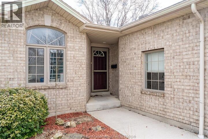 Property Photo:  8 McIntosh Avenue  ON N7M 6M1 