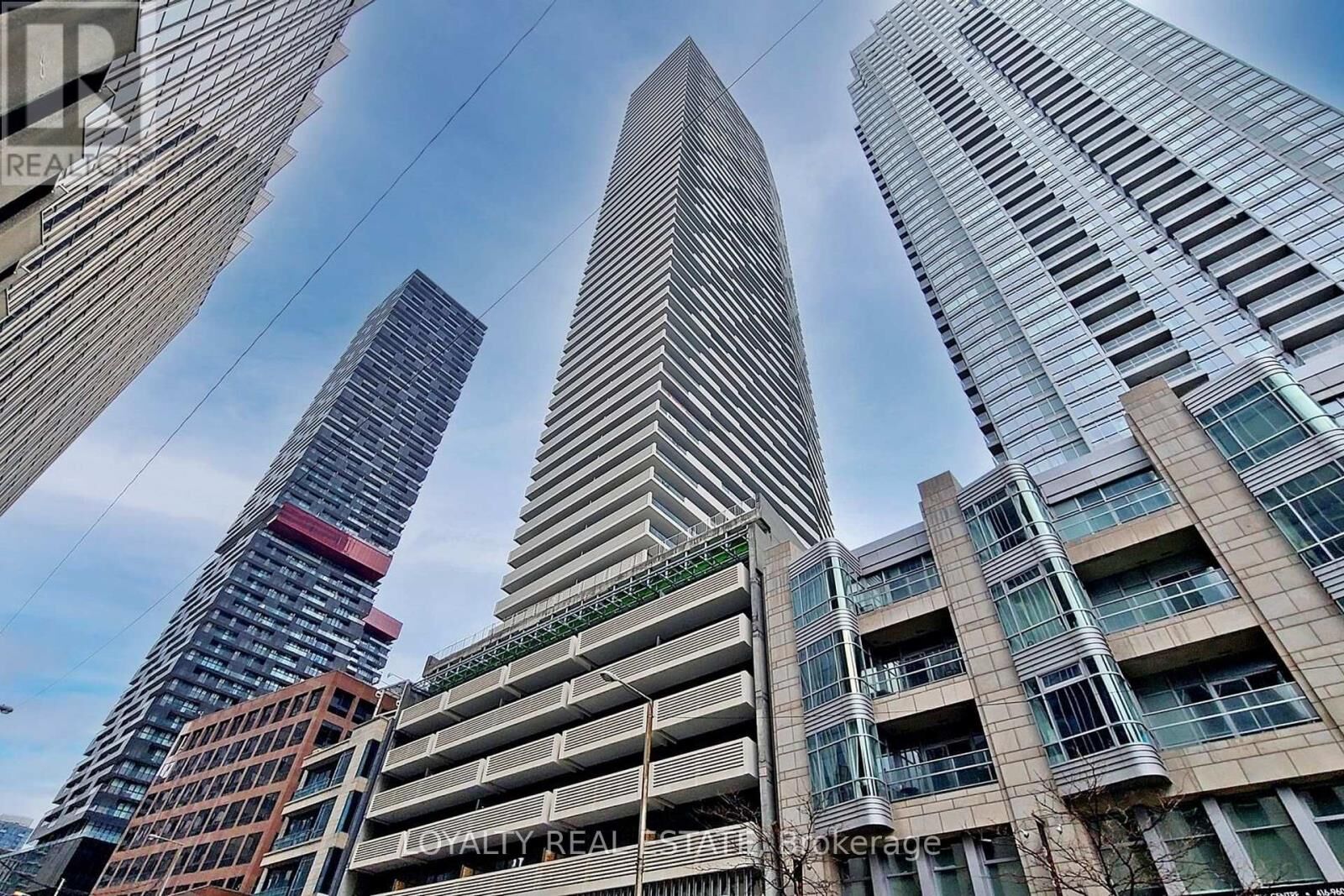 Property Photo:  2221 Yonge Street 1705  ON M4S 2B4 