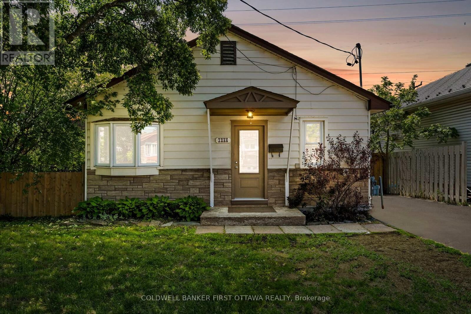 Photo de la propriété:  1246 Kitchener Avenue  ON K1V 6W5 