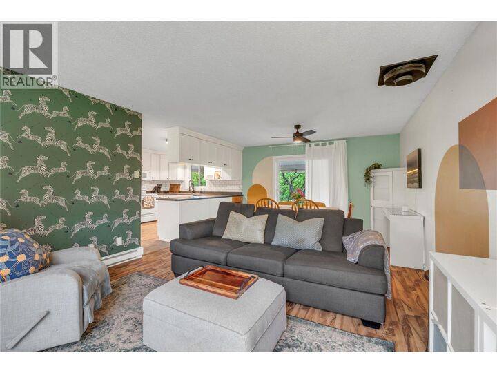 Property Photo: 7513 Crest-A-Way Road BC V0H 1T0