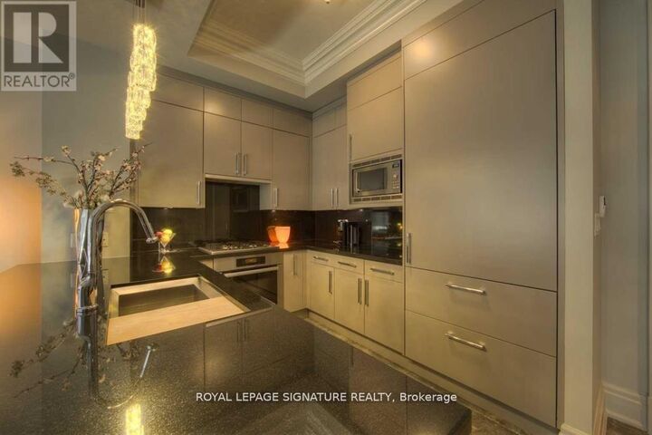 Property Photo:  55 Scollard Street 502  ON M5R 0A1 