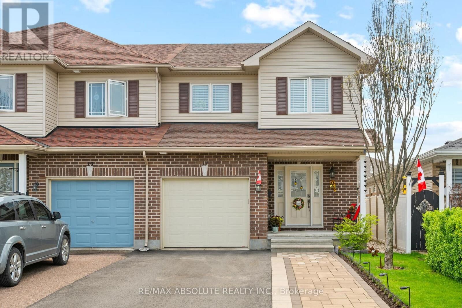 Property Photo: 17 Allan Bond Court ON K7S 0C5