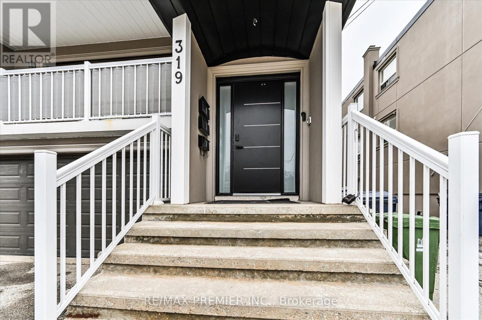 Property Photo: 319 Wilmington Avenue #3 ON M3H 5K9