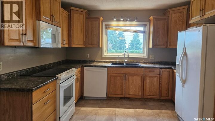 Property Photo:  139 Center Street  SK S0K 3T0 