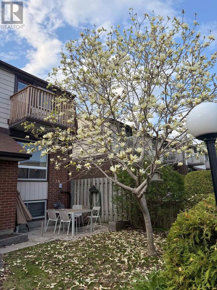 Property Photo:  402 Montfort Street 12  ON K1L 8G7 