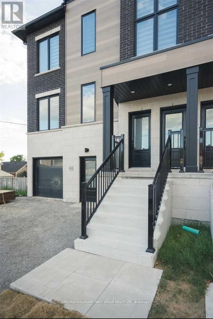 Property Photo:  180 Prince Street West 1  ON L1G 4E6 