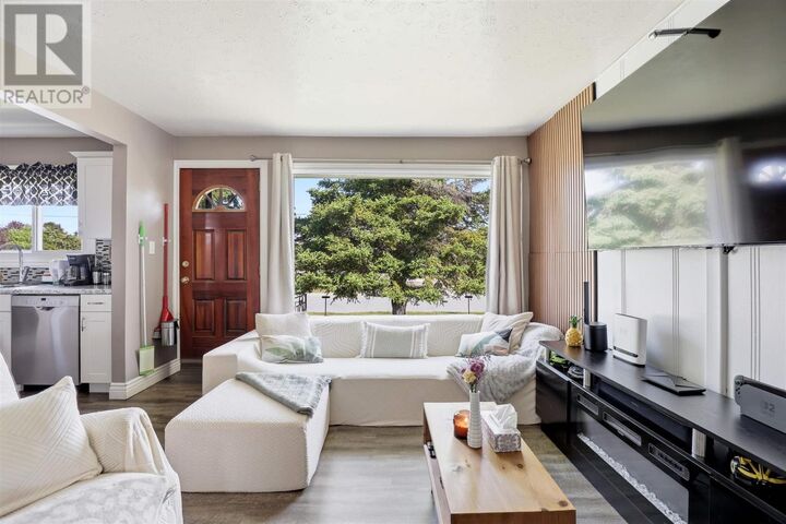 Property Photo: 197 Churchill Ave ON P6C 2P9