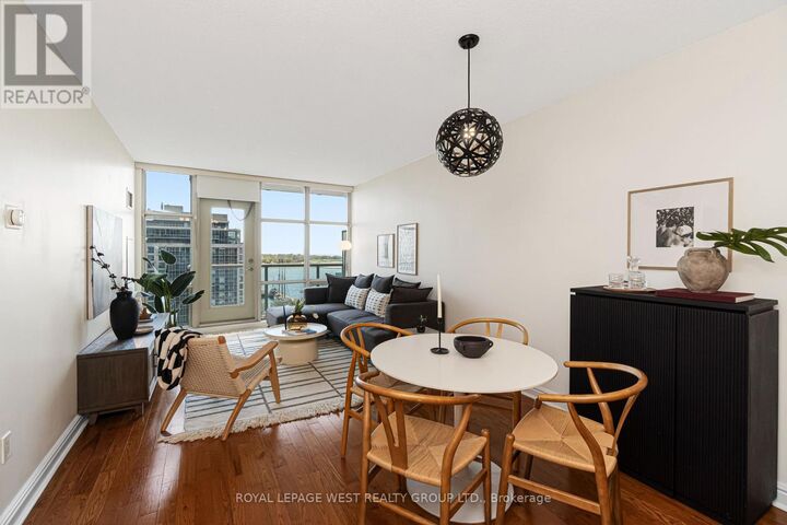 Property Photo:  35 Mariner Terrace 1510  ON M5V 3V9 
