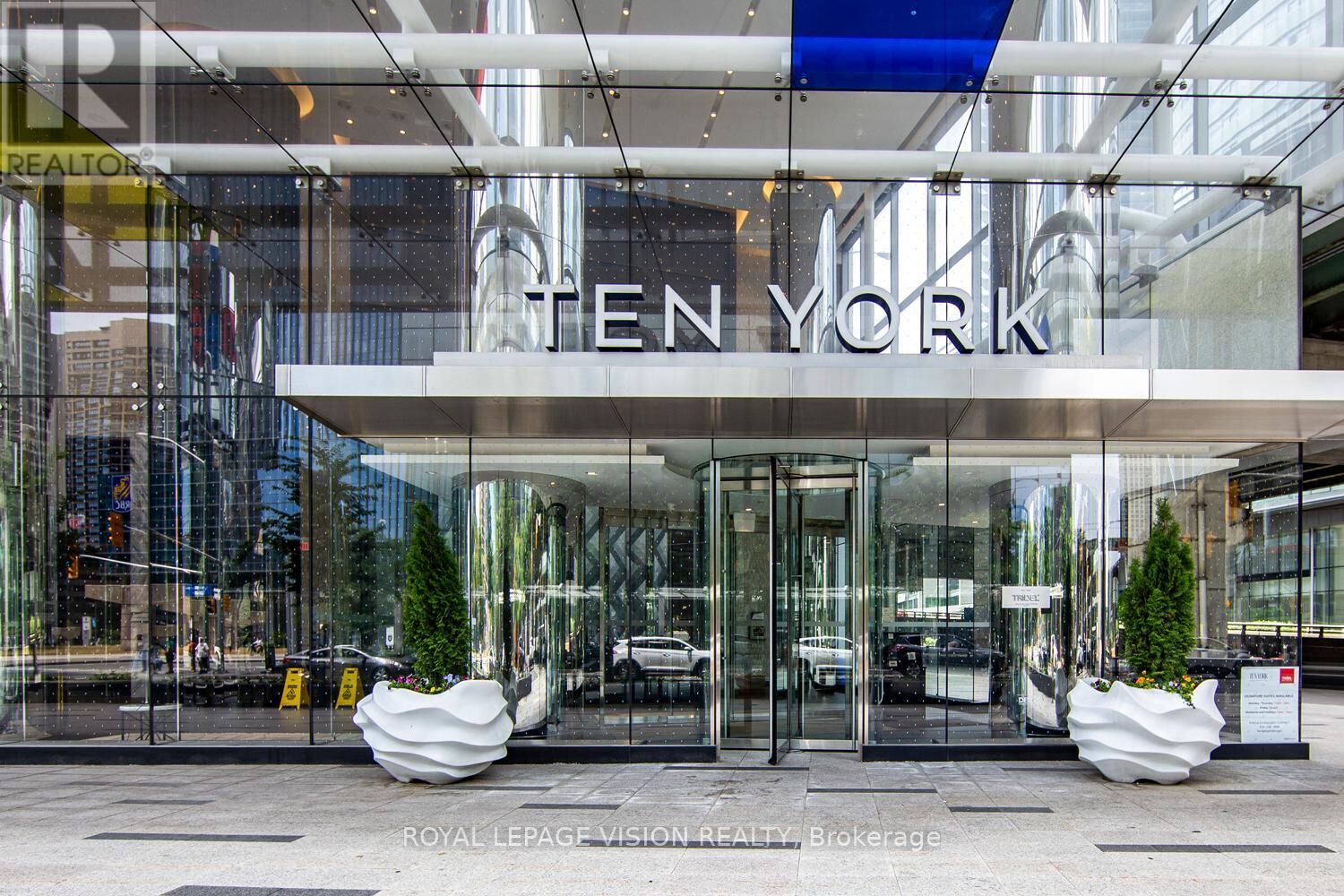 Property Photo:  10 York Street 3905  ON M5J 0E1 