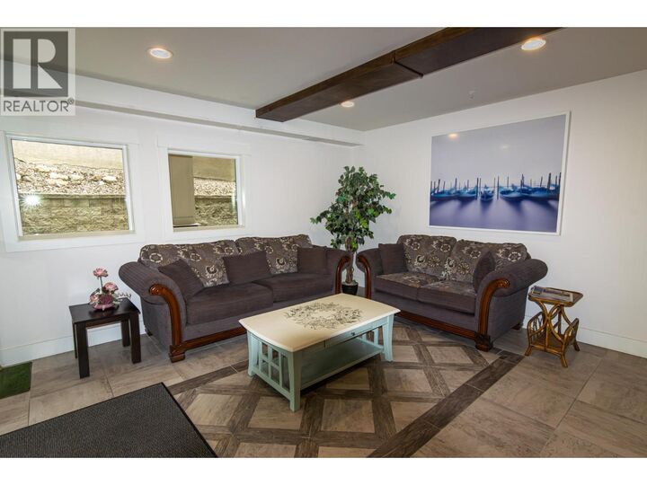 Photo de la propriété:  330 4 Avenue Southeast 402  BC V1E 0E2 