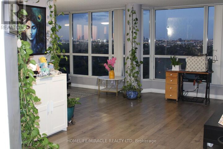 Property Photo:  3 Rowntree Road 1211  ON M9V 5G8 