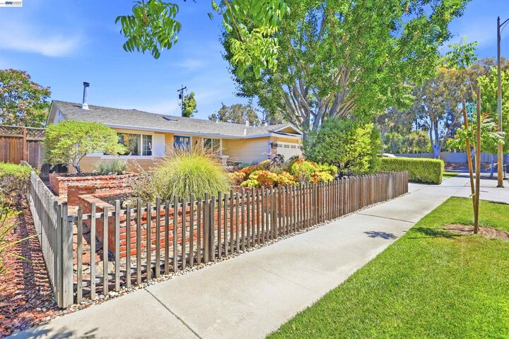 Property Photo:  1109 Lynhurst Way  CA 95118 