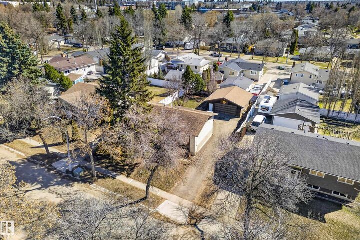 Property Photo:  105 Mission Avenue  AB T8N 2C5 