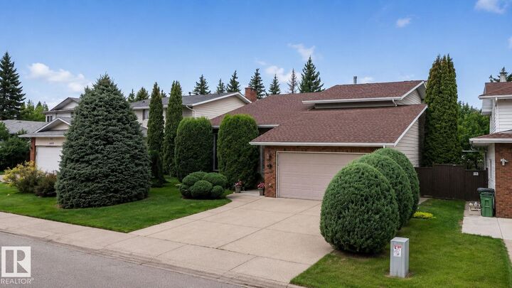 Property Photo:  2332 113A Street NW  AB T6J 4Y2 