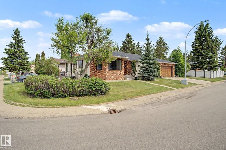 Property Photo:  2907 49 Street NW  AB T6L 6B7 