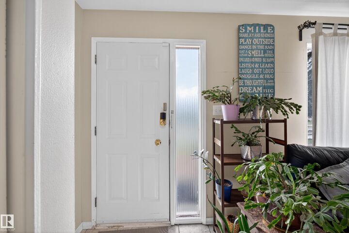 Photo de la propriété:  5216 104A Street NW  AB T6H 2M1 