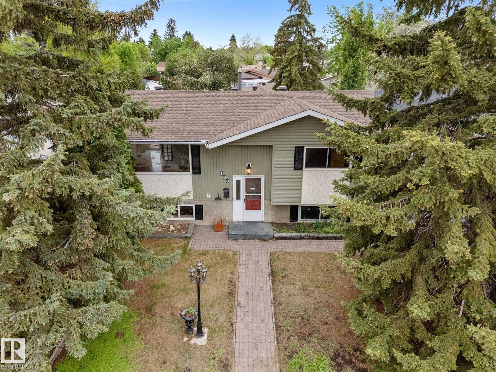 Property Photo:  168 Clareview Road NW  AB T5A 3Y3 