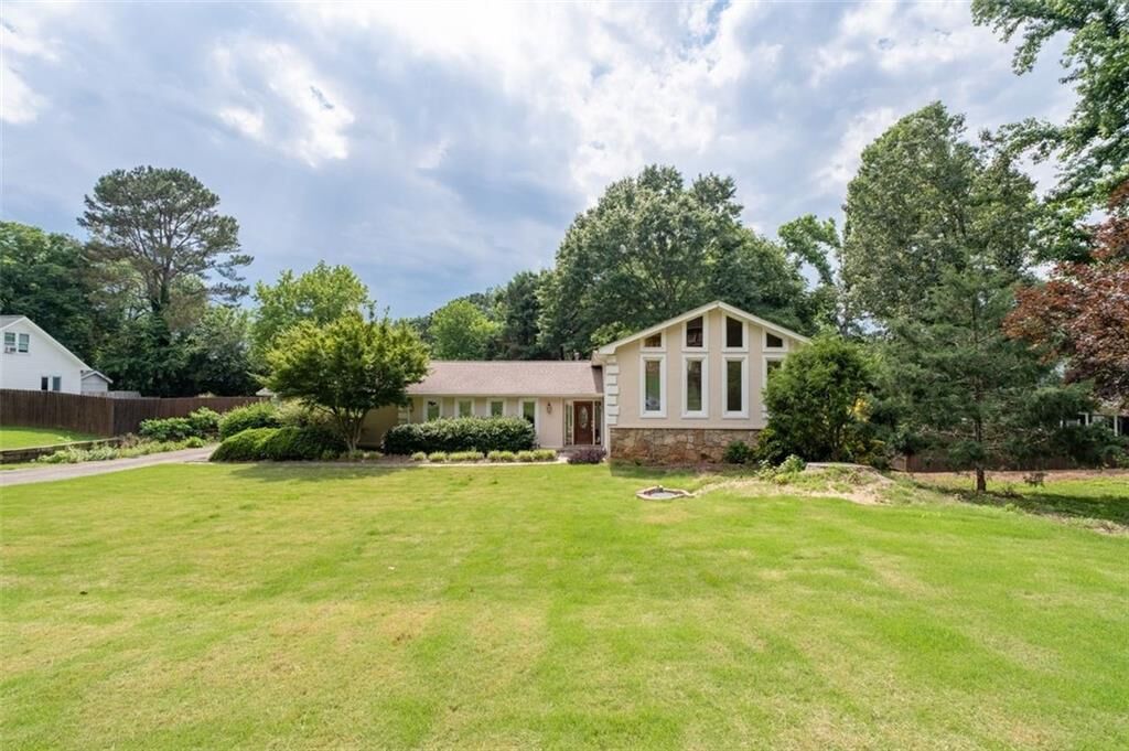 Property Photo: 953 Hidden Hollow Drive GA 30068