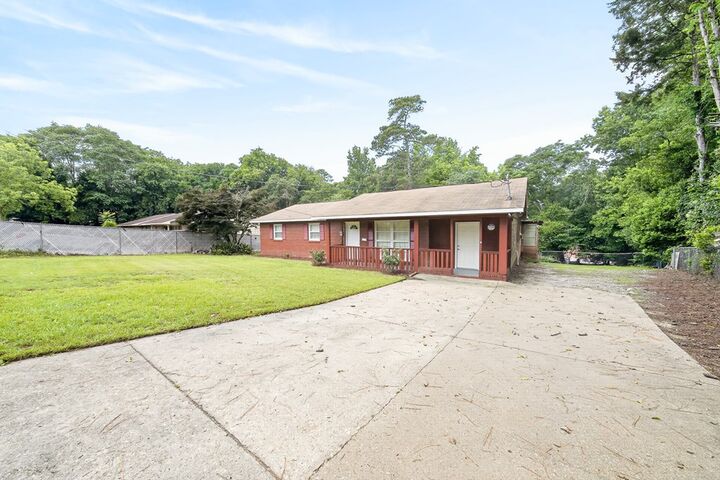 Property Photo: 2210 39th Court AL 36870