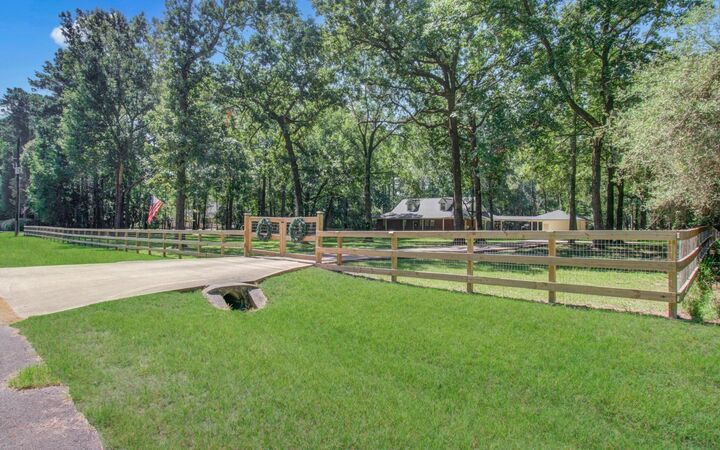Property Photo: 5423 Country Court TX 77354