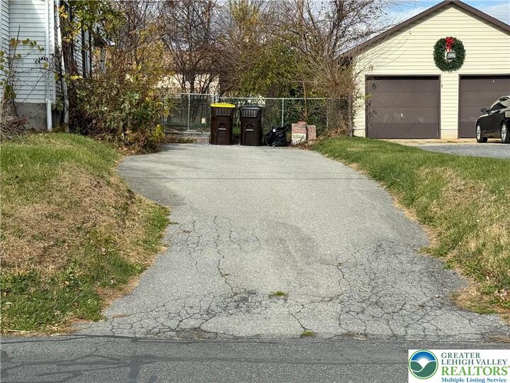 Property Photo:  2955 Middletown Road  PA 18020 