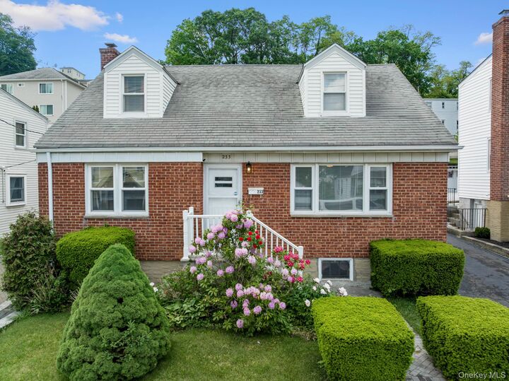Property Photo:  233 Woodland Avenue  NY 10703 