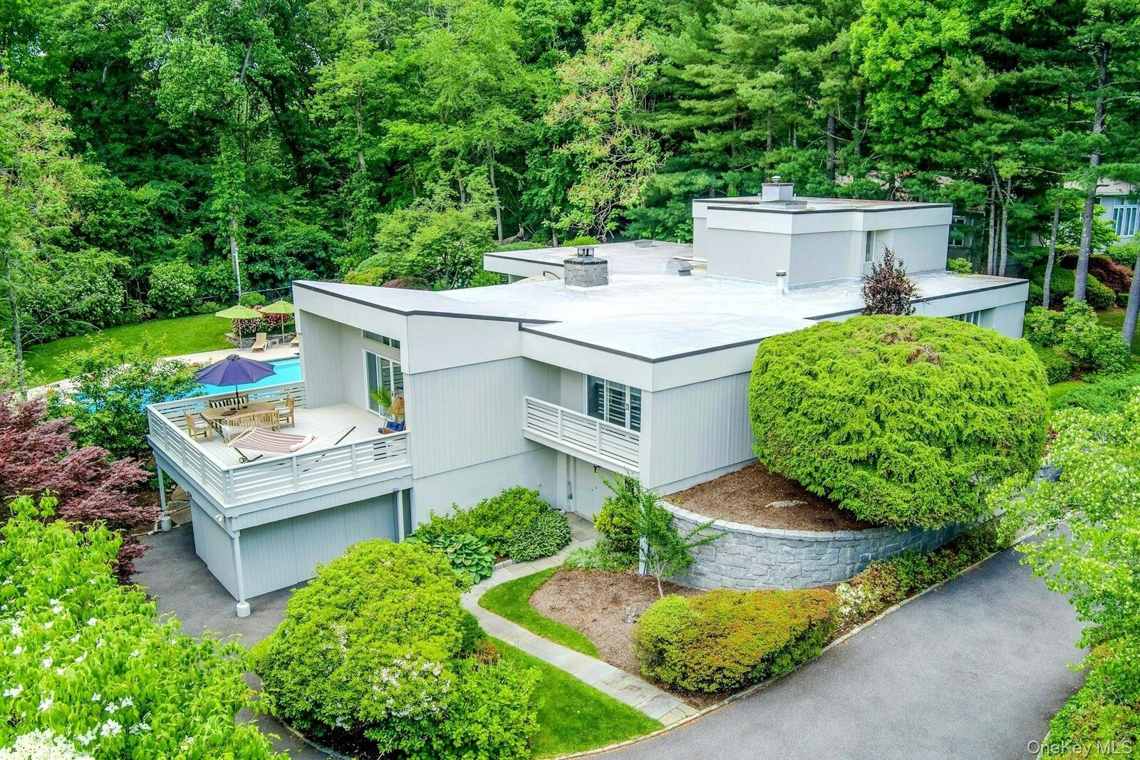 Property Photo:  10 Cypress Point Drive  NY 10577 