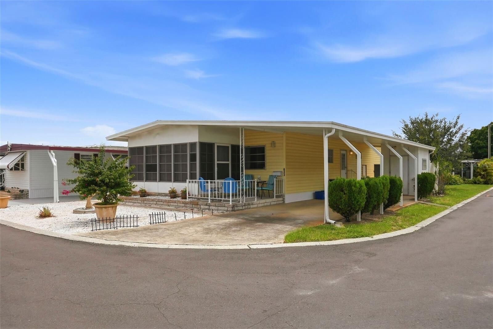 Property Photo:  633 54th Way South Way S  FL 33707 