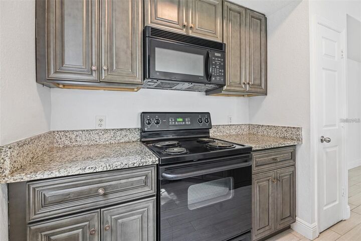 Property Photo:  5571 Rosehill Road 104  FL 34233 