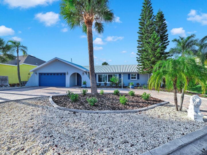 Property Photo:  6344 Cottonwood Lane  FL 33572 