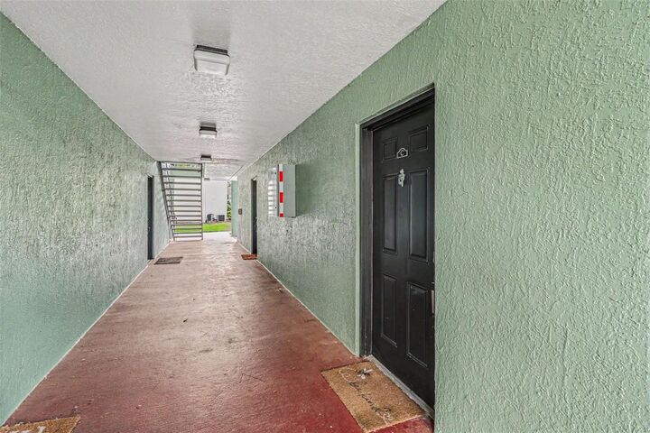 Property Photo:  2031 Dixie Belle Drive 2031C  FL 32812 