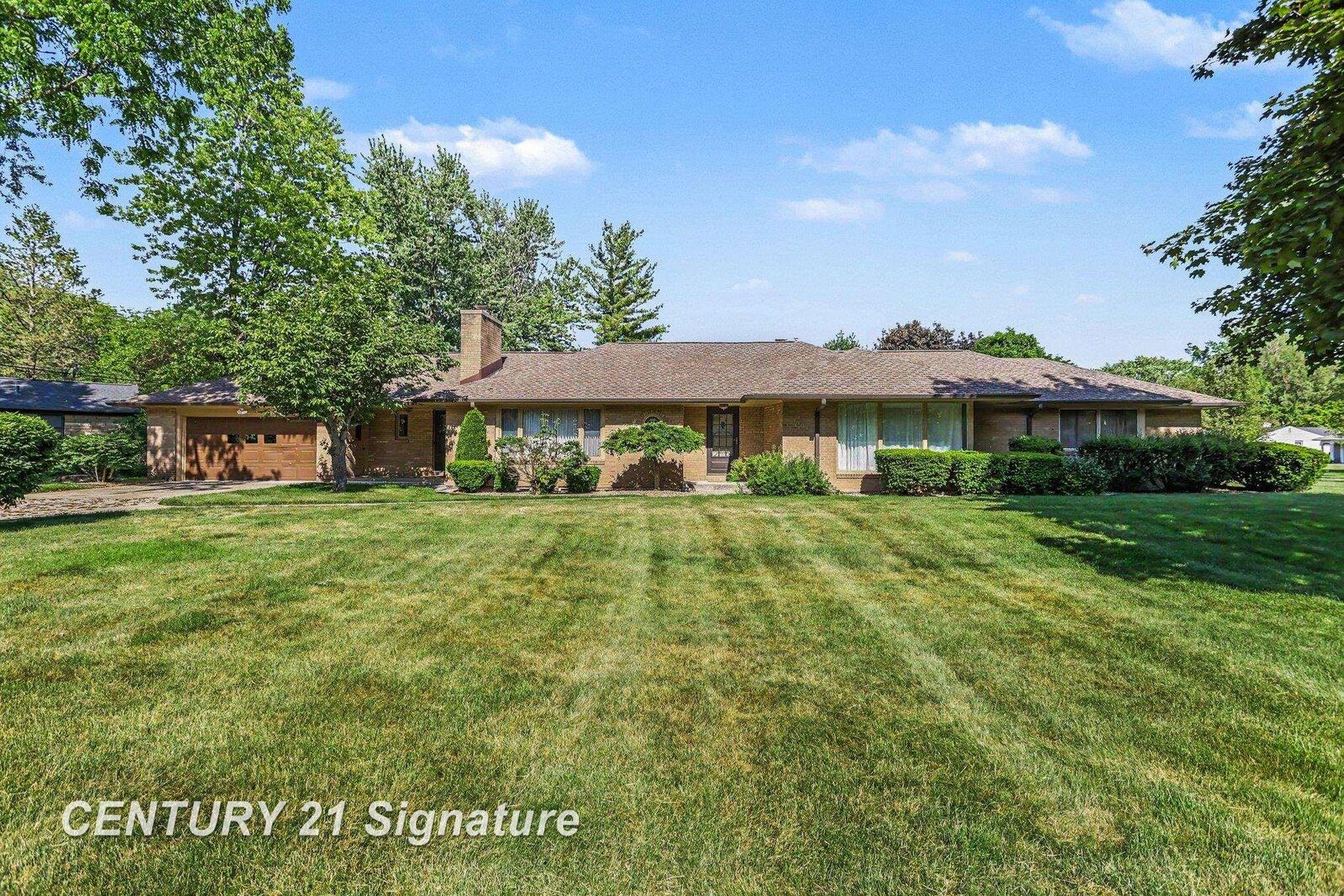 Property Photo:  57 E Hannum Boulevard  MI 48602 