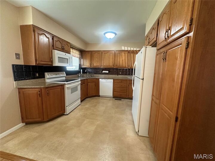 Property Photo:  
