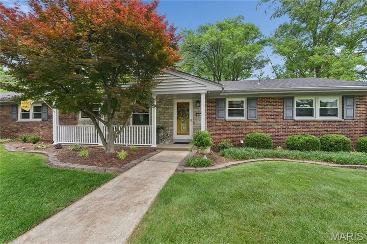 Property Photo:  527 Fairways Circle  MO 63141 